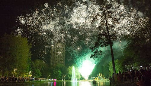 Алтуфьево фейерверки в Лианозовском парке