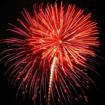 Салюты цветные разрывы 36 залпов