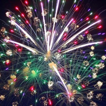 Салюты красочные фейерверки